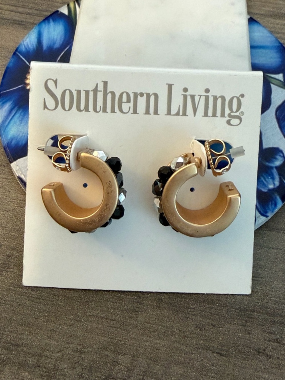 Southern Living Hoop Earrings New on Card! #669 gold tone black rhinestone